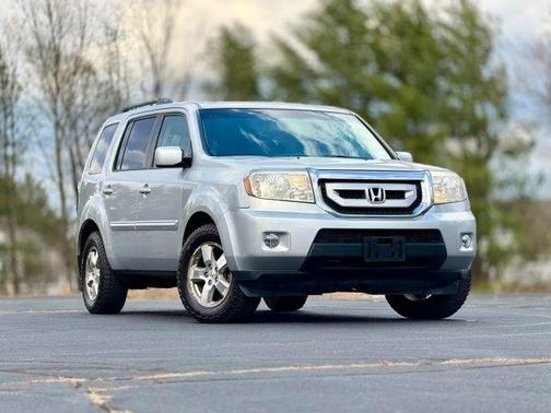 Silver 2010 Honda Pilot EX-L