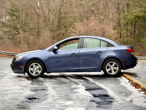 Blue 2014 Chevrolet Cruze 1LT