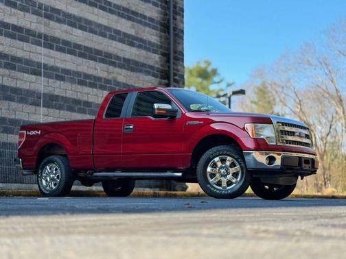 Red 2014 Ford F-150 XLT