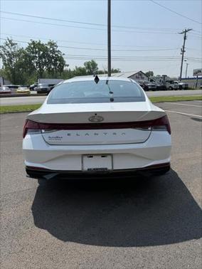 2022 Hyundai ELANTRA SEL