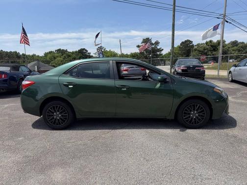 Green 2016 Toyota Corolla LE
