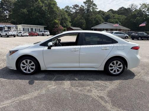 Blizzard Pearl 2020 Toyota Corolla LE