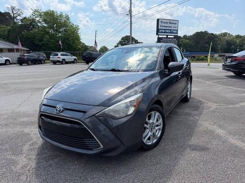 Gray 2018 Toyota Yaris iA Base