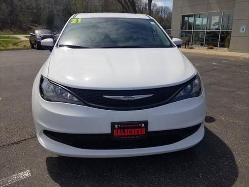 2021 Chrysler Voyager LX