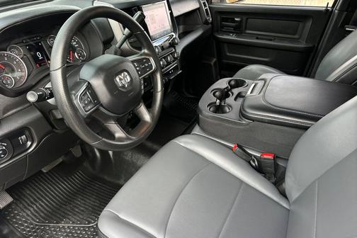 2025 RAM 2500 Tradesman Crew Cab 4x4 6'4' Box