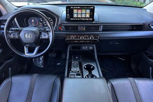 2025 Honda Pilot Touring 8-Passenger