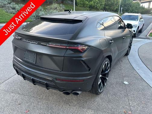 2022 Lamborghini Urus Graphite Capsule