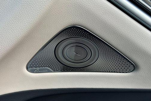 MANUFAKTUR Moonlight White Metallic 2026 Mercedes-Benz S-Class 4MATIC
