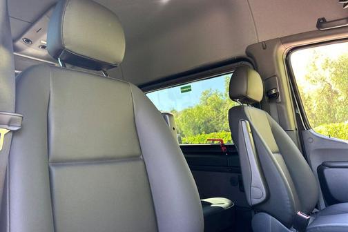 2025 Mercedes-Benz Sprinter 2500 Standard Roof