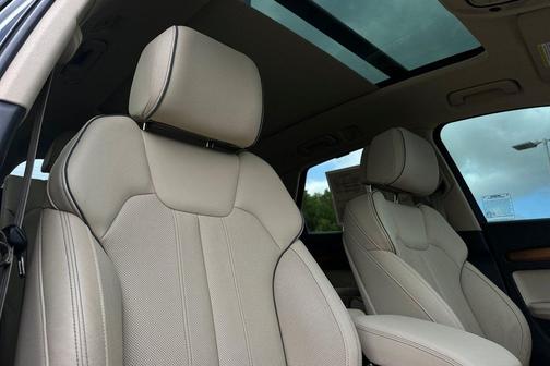 2022 Audi Q5 45 S line Prestige