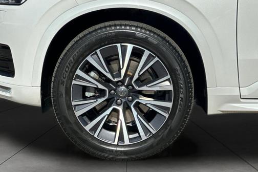 2022 Volvo XC90 T5 Momentum