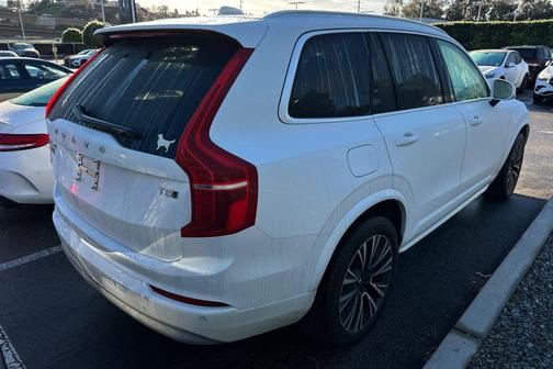 2022 Volvo XC90 T5 Momentum