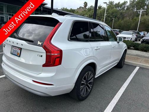 2022 Volvo XC90 T5 Momentum