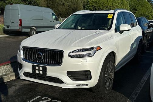 2022 Volvo XC90 T5 Momentum