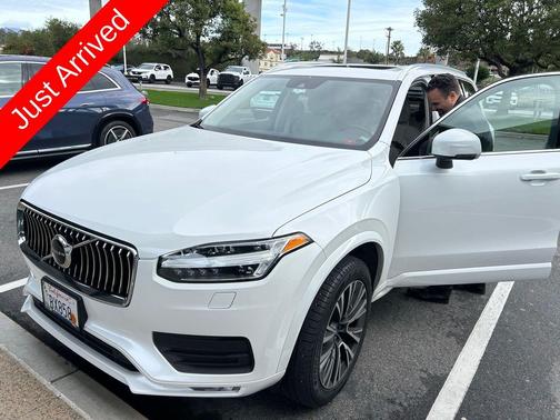 2022 Volvo XC90 T5 Momentum