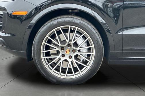 2023 Porsche Cayenne Platinum Edition