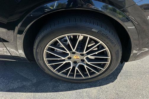 2023 Porsche Cayenne Platinum Edition