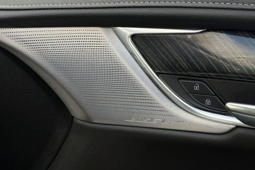 Radiant Silver Metallic 2020 Cadillac XT6 Premium Luxury FWD