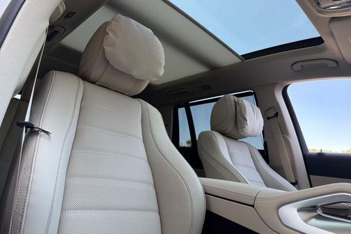 MANUFAKTUR Moonlight White Met 2026 Mercedes-Benz GLS 450 4MATIC