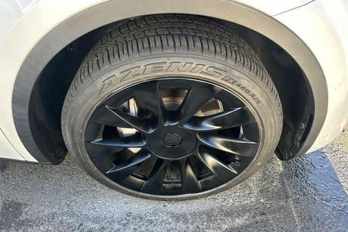 2021 Tesla Model Y Standard Range Rear-Wheel Drive