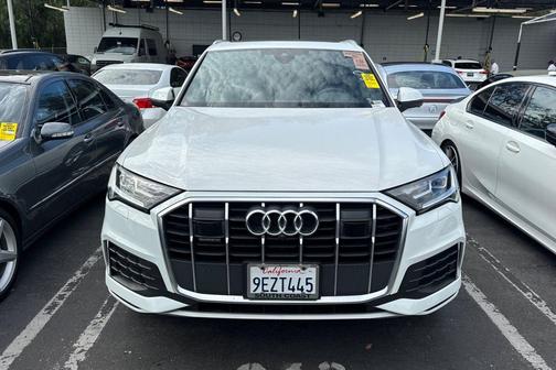 2023 Audi Q7 45 Premium Plus