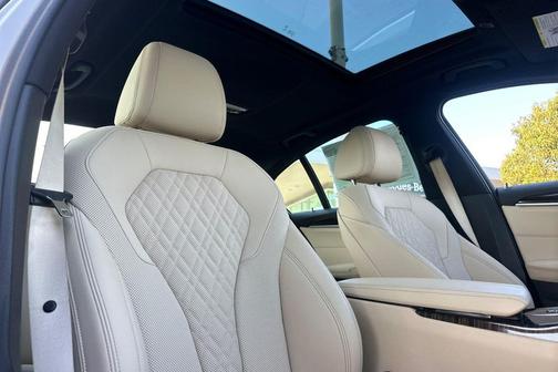 2023 BMW 530 i