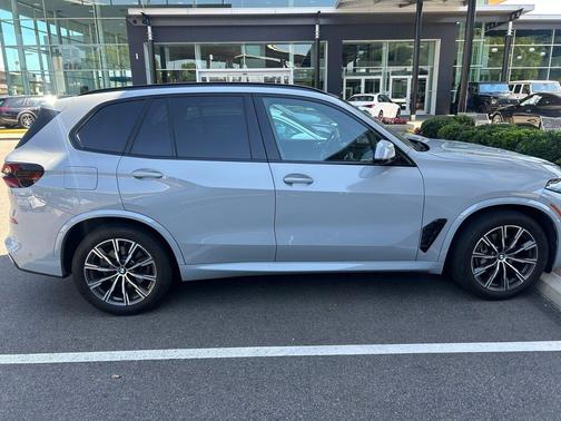 Brooklyn Grey Metallic 2024 BMW X5 sDrive40i