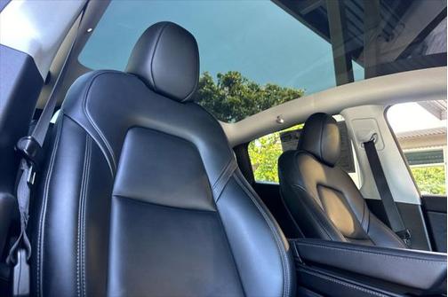 2022 Tesla Model Y Long Range Dual Motor All-Wheel Drive