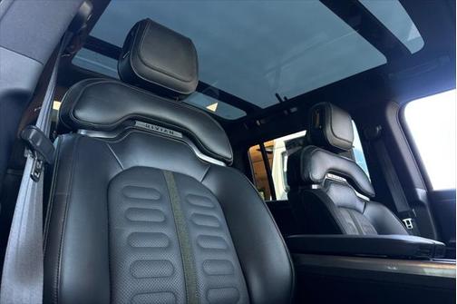 2025 Rivian R1S Adventure