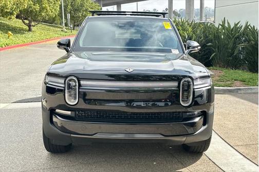 2025 Rivian R1S Adventure
