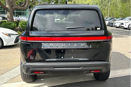2025 Rivian R1S Adventure