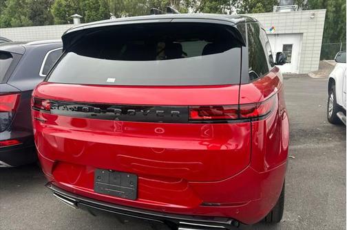 2025 Land Rover Range Rover Sport SE