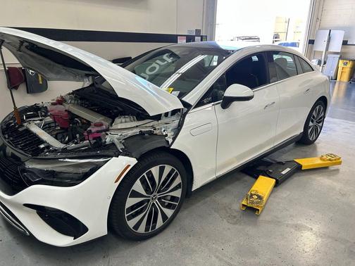 Polar White 2023 Mercedes-Benz EQE 350 4MATIC+