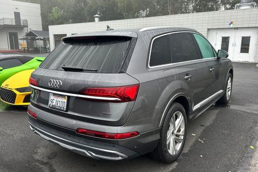 2023 Audi Q7 45 Premium Plus
