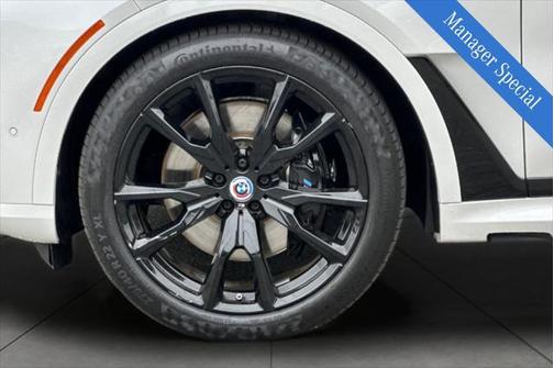 2023 BMW X7 M60i