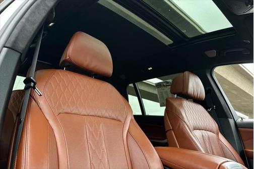 2023 BMW X7 M60i