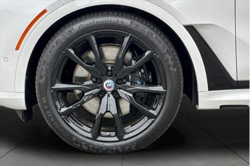 2023 BMW X7 M60i