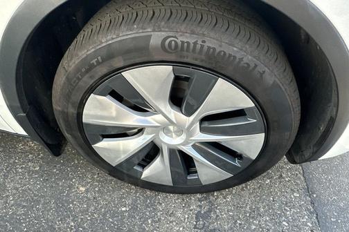 2022 Tesla Model Y Long Range Dual Motor All-Wheel Drive