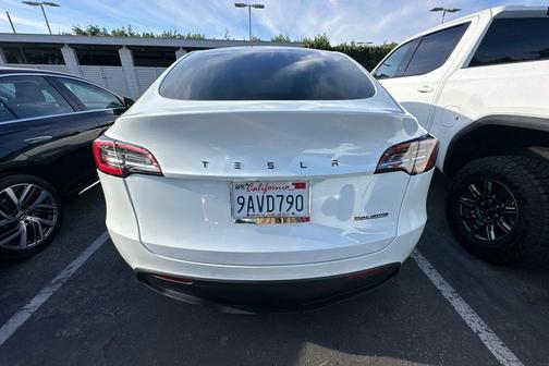 2022 Tesla Model Y Long Range Dual Motor All-Wheel Drive