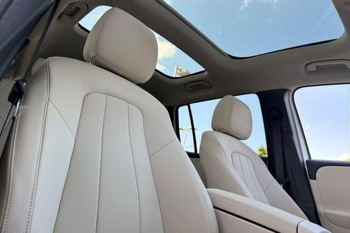 Polar White 2026 Mercedes-Benz GLB 250 Base