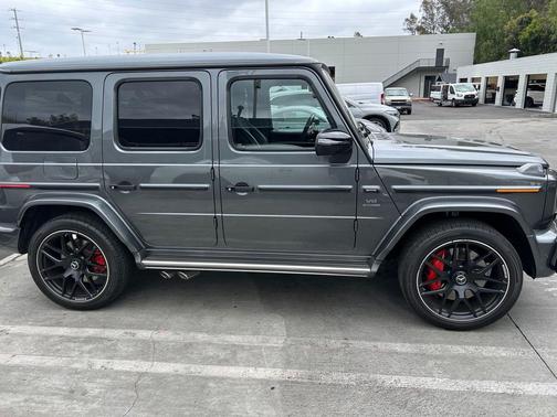 MANUFAKTUR Graphite Metallic 2024 Mercedes-Benz AMG G 63 4MATIC