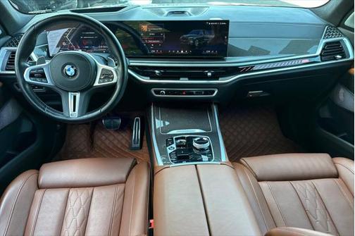2024 BMW X7 M60i