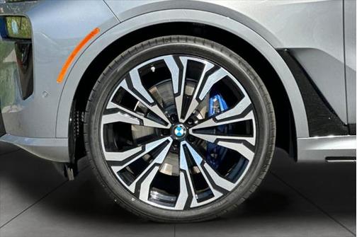 2024 BMW X7 M60i