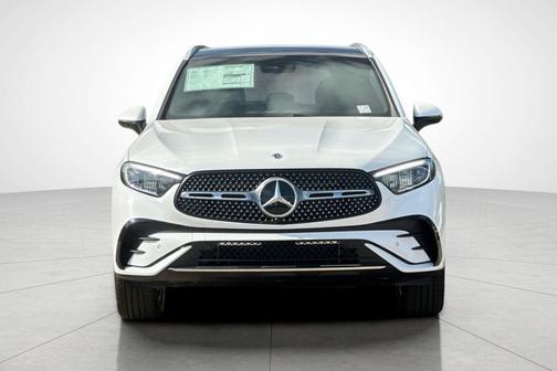 MANUFAKTUR Moonlight White Metallic 2026 Mercedes-Benz GLC 300 Base
