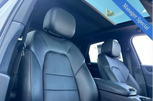 2023 Porsche Cayenne Platinum Edition