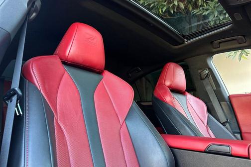 2024 Lexus ES 300h F SPORT Handling