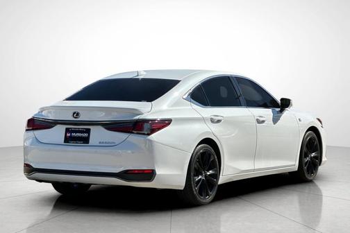 2024 Lexus ES 300h F SPORT Handling