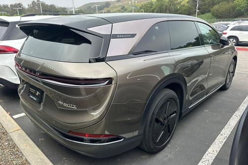 Supernova Bronze Metallic 2026 Lucid Gravity Grand Touring