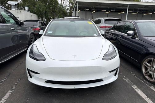 Pearl White Multi-Coat 2022 Tesla Model 3 Standard Range