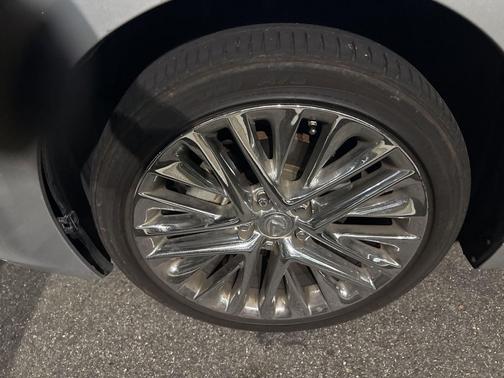 Silver Lining Metallic 2014 Lexus ES 350 Base